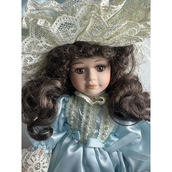 Seymour Mann Porcelain Doll, NIB, 18'' Blue Victorian Dress With Pearls Laura - Picture 2 of 9